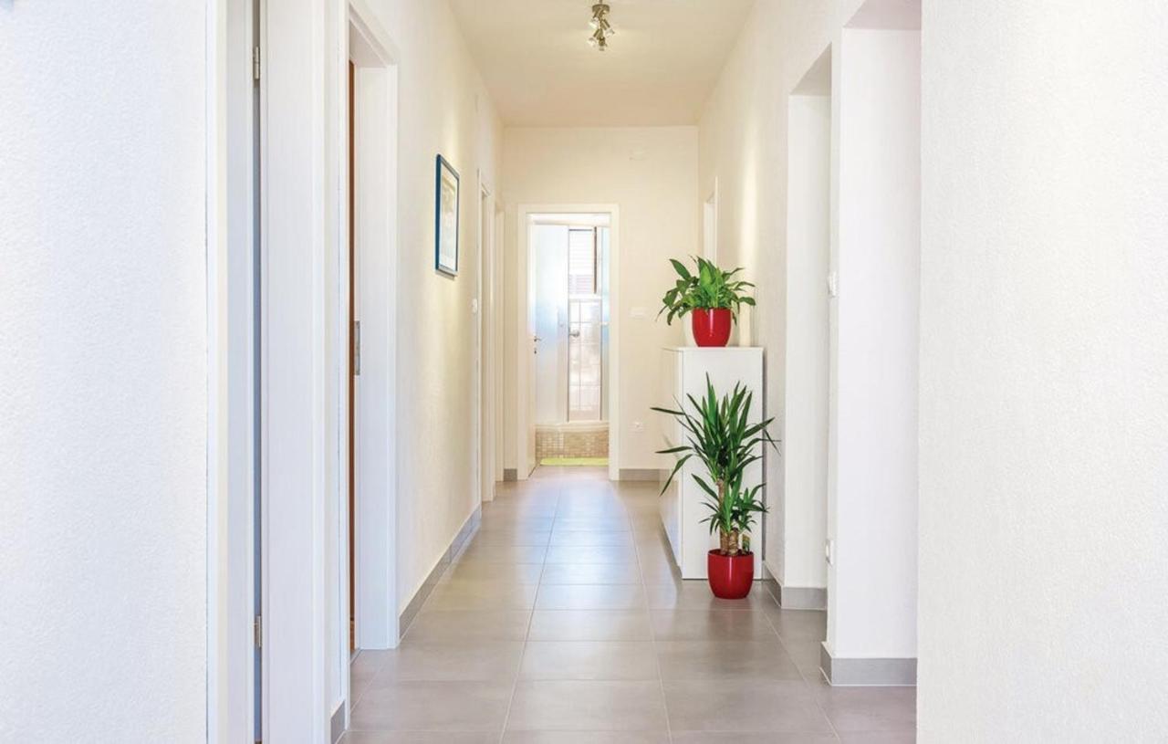 Big White Apartment Novi Vinodolski Exterior photo