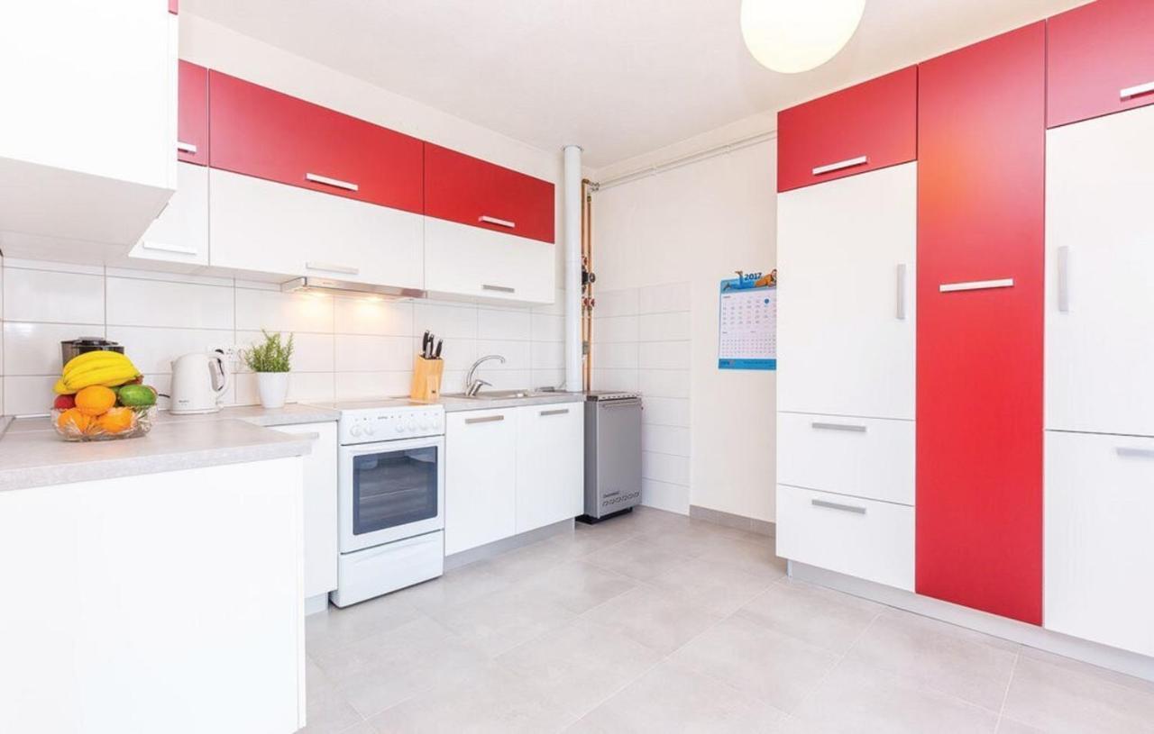 Big White Apartment Novi Vinodolski Exterior photo