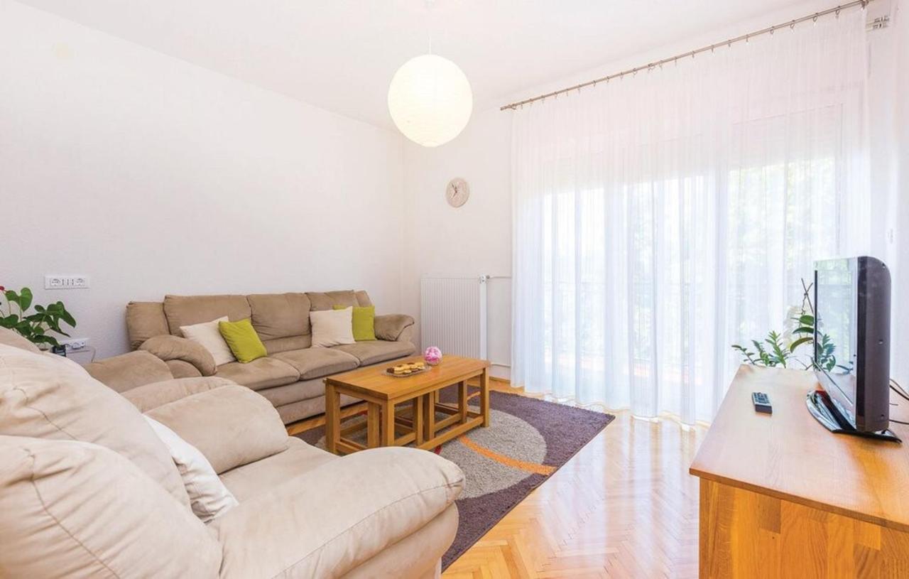 Big White Apartment Novi Vinodolski Exterior photo