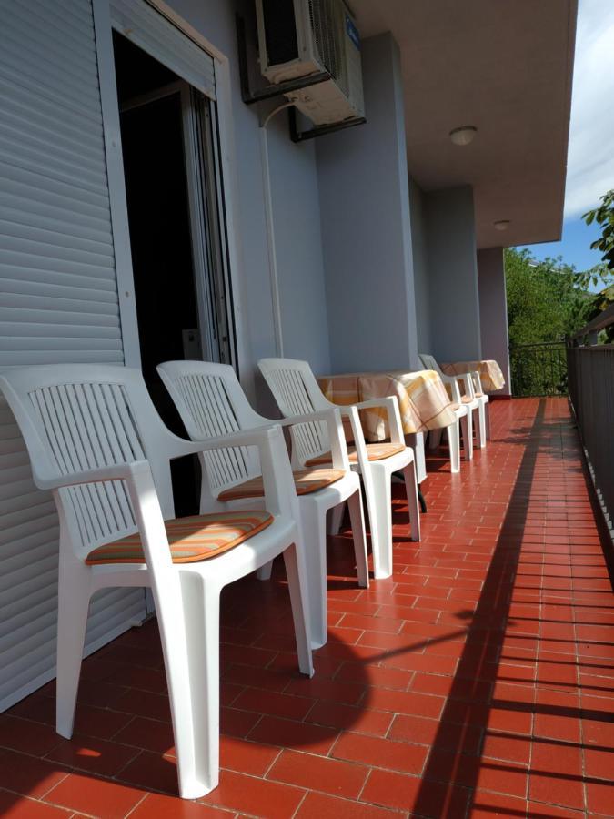 Big White Apartment Novi Vinodolski Exterior photo